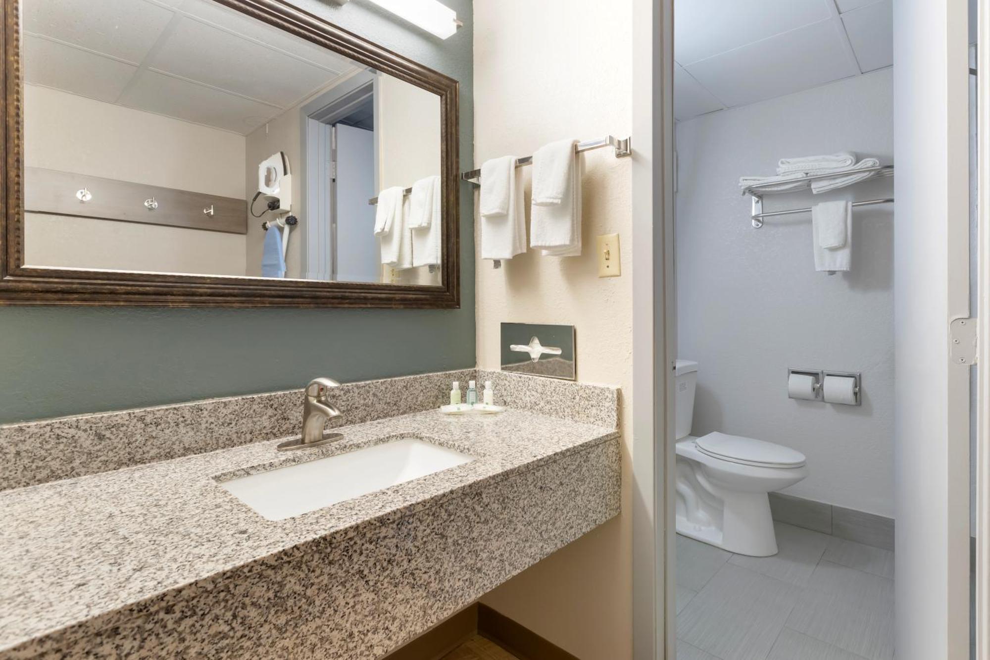 Quality Inn Newton At I-80 Εξωτερικό φωτογραφία